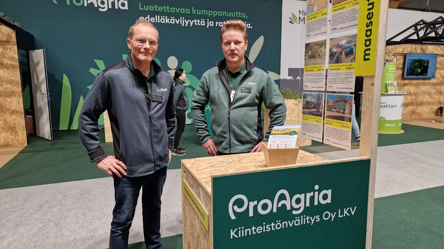 Markku Koivisto ja Mika Hirvijoki osastolla